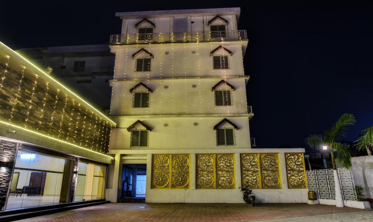فندق سيليجوريفي  Treebo Trip Mittal Gardens المظهر الخارجي الصورة